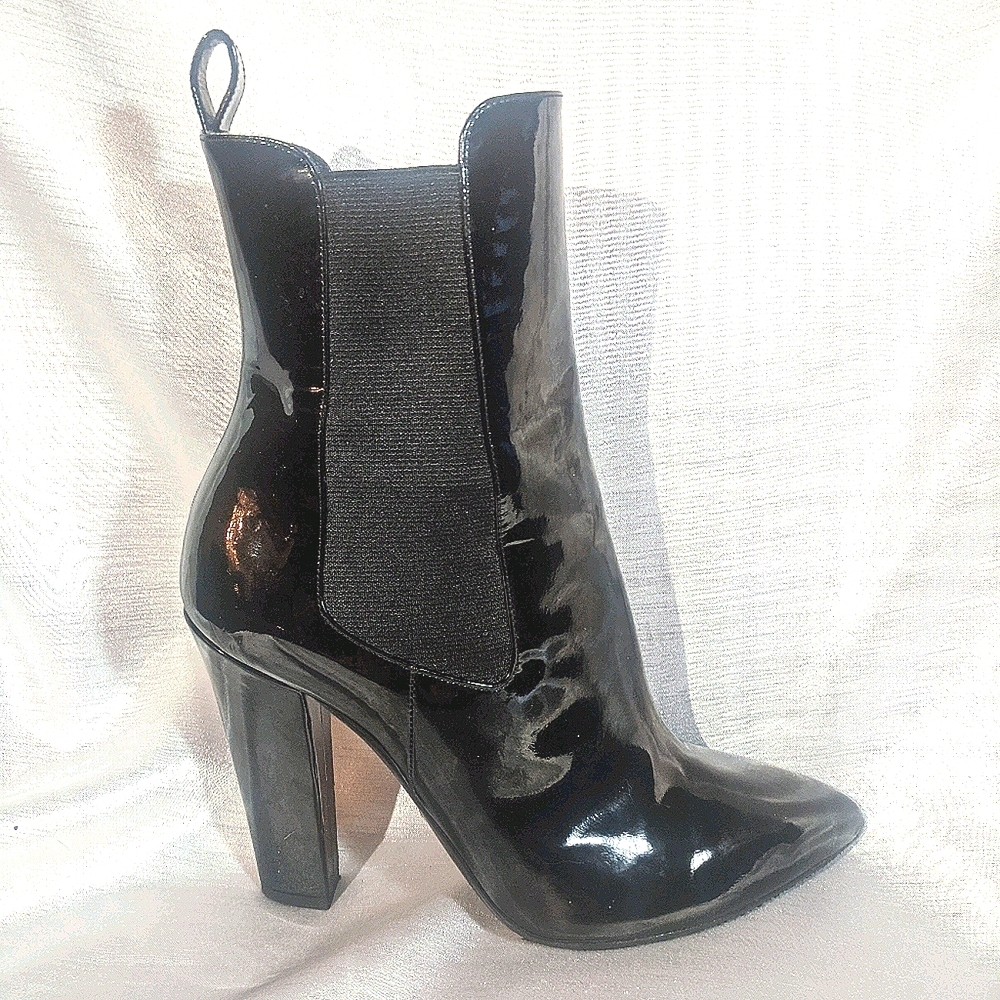 GUCCI Black Patent leather Booties. LIKE NEW!